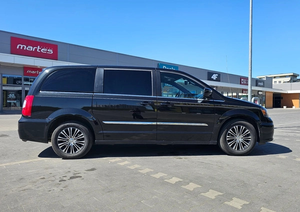 Chrysler Town &amp; Country cena 57500 przebieg: 183000, rok produkcji 2014 z Mława małe 191